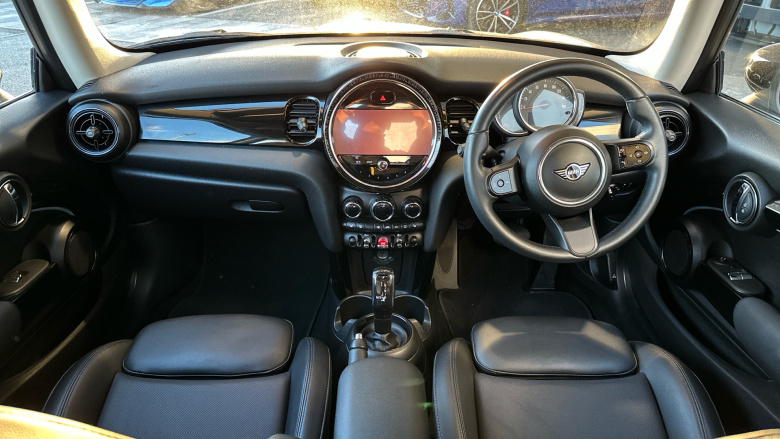 MINI Hatchback 1.5 Cooper Classic 3dr Auto [Comfort/Nav Pack] Petrol Hatchback